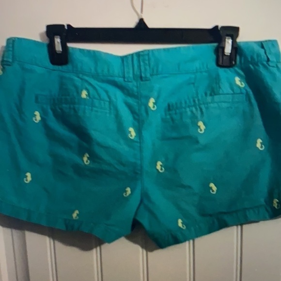 Old Navy Sea Horse embroidered Print Shorts Size 10 - Picture 2 of 4